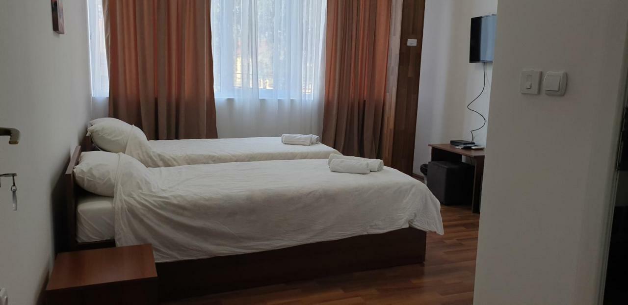 Hostel Prenokjishte Nama Kumanowo Zewnętrze zdjęcie
